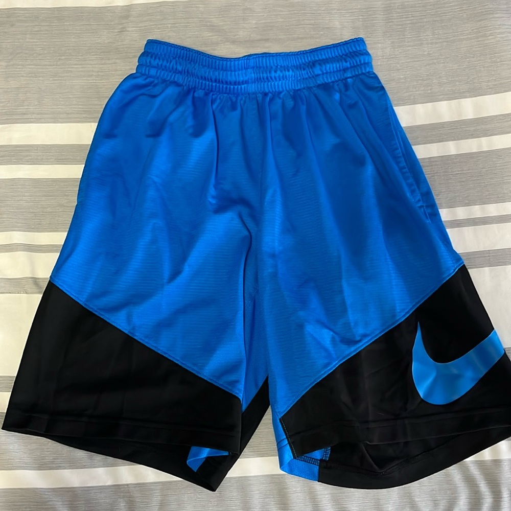 Men’s Nike Basketball Shorts- Small